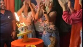 Cachorro derruba bolo de aniversário durante parabéns no Recife