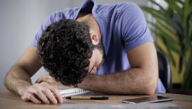 Apneia do sono pode trazer prejuízos a curto e a longo prazo; saiba quais são