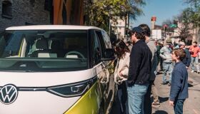 Nova Kombi elétrica é apresentada a público pela primeira vez em evento nos EUA