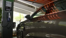 Carro sem bateria? Veja os pontos gratuitos de recarga para veículos elétricos na RMR