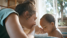 Johnsons realiza ação no TikTok para convidar as mães a recarregarem as energias e a se reconectarem consigo mesmas