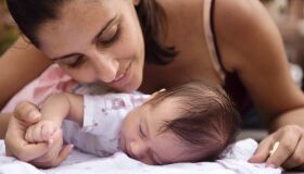 É possível regular o sono dos bebês? Entenda por que isso acontece e veja algumas dicas