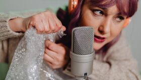 Você sabe o que é ASMR? Entenda como esse formato de vídeo tem ajudado algumas pessoas a relaxar