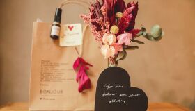 Bonjour Flores busca inspiração na capital francesa para a sua nova linha, "Eu amo a gente"