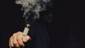 Cigarro eletrônico: a moda que mata
