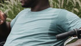 Distonia e Hiperidrose são a mesma coisa? Entenda do que se trata o transtorno do suor excessivo