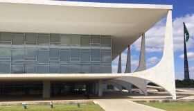 A Dignidade Humana Comprometida pela Política Econômica