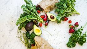 Exagerou na ceia e nas bebidas? Saiba o que comer para amenizar impactos dos excessos cometidos