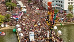 Galo da Madrugada reúne foliões, políticos e artistas no Recife