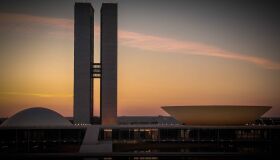 As Velhas e Boas Lições Sugerem Moderação e Bom Senso na Política