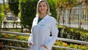 Fisioterapeuta ensina exercícios rápidos para evitar má postura com uso de telas 