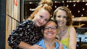 Larissa Manoela curte tweets sobre os pais: “tóxico e narcisista”