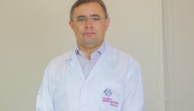 Movimentos involuntários do corpo: quando se preocupar com eles? Podem ser evitados?