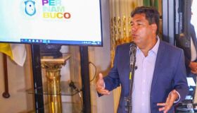 Em evento para licitação de creches, Mendonça Filho mostra relação estreita com o Governo do Estado