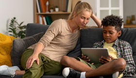 Uso de telas por crianças e jovens: o segredo está no equilíbrio