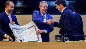 Os recados no Título de Cidadão do Recife ao presidente da Assembleia Legislativa, Álvaro Porto