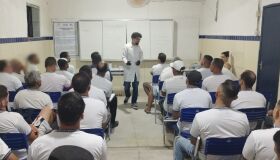 Enem: pessoas privadas de liberdade se preparam para o exame por meio de aulões em Pernambuco