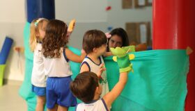 Os prejuízos da hipercompetitividade imposta às crianças e o uso excessivo de telas