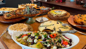 Chef Héllida Kelsch apresenta o menu natalino do seu Oma Bistrô, neste domingo (24)