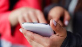 'Oi chatbot, isso é verdade?': verificação de fatos com IA gera desinformação