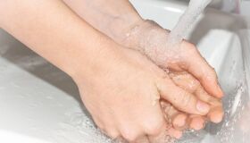 Mãos mal lavadas têm potencial transmissor de bactérias e doenças
