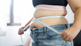Obesidade abdominal combinada à perda muscular aumenta em 83% o risco de morte, revela estudo