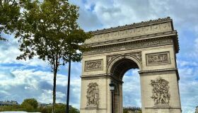 Sabia que dá pra conhecer Paris numa conexão de voo?