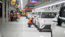 BYD inaugura fábrica de R$ 5,5 bi na Bahia e promete 600 mil carros por ano