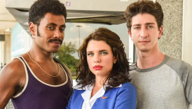 “Máscaras de Oxigênio Não Cairão Automaticamente" expõe um Brasil sufocado pelo silêncio da AIDS