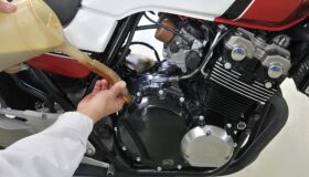 Troca de óleo da moto: quando fazer e como evitar danos ao motor