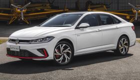 Novo VW Jetta GLI 2026 chega ao Brasil por R$ 269.990 com motor 2.0 turbo de 231 cv