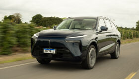 GWM Wey 07 chega ao Brasil com 517 cv e autonomia elétrica de 128 km por R$ 429 mil