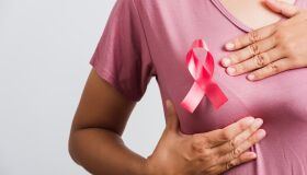 Outubro Rosa: prevenção, direitos assegurados e avanços terapêuticos no câncer de mama