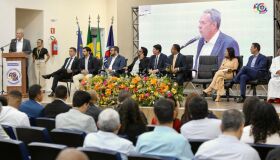 Críticas ao governo do estado dão a tônica do encontro de vereadores em Petrolina