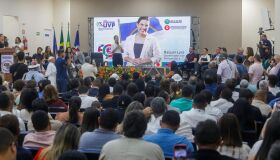 Raquel Lyra ignora ataques de ex-aliado e faz discurso por união