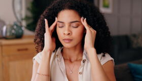 Dor de cabeça: quando saber se o sintoma pode ser algo mais sério?