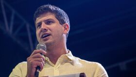 Guiado por pesquisas, João Campos bota o pé na estrada e volta ao Agreste