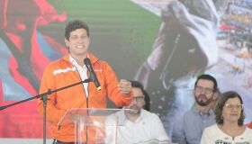 João Campos exalta Lula e lembra o pai, em evento na Refinaria Abreu e Lima