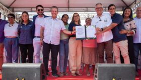 Em ato com Janja, governo lança estratégia para ampliar o cuidado às comunidades