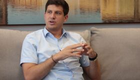 “Não dá para politizar um tema que é técnico”, afirma João Campos sobre obras na Ponte Giratória