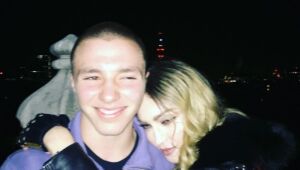Ultramaratonista e pintor: quem é Rocco Ritchie, o filho que fez Madonna chorar no palco