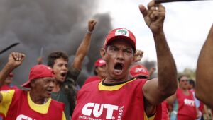 Centrais sindicais dizem que Bolsonaro é mitômano e convocam para ato de 2 de outubro