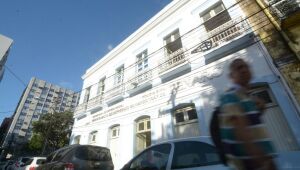 Operação contra tráfico de drogas e lavagem de dinheiro cumpre mandados em PE e no PR