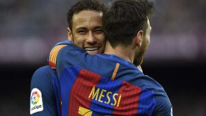Neymar diz que espera voltar a jogar ao lado de Messi no próximo ano