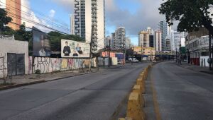 Dupla invade escola de enfermagem em Casa Amarela e assalta 36 pessoas