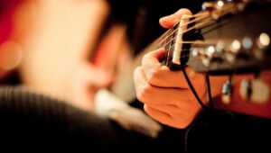 Bares e restaurantes voltam a ter atividades musicais