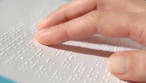 Braille: acessibilidade melhora no Brasil, mas ainda precisa avançar