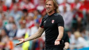 Gareca impede vacinação da seleção do Peru para não furar fila prioritária