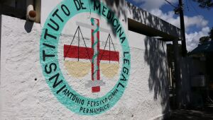 Mulher é assassinada no quintal de casa em Jaboatão