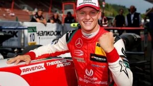 Filho de Schumacher vai pilotar Alfa Romeo em treinos livros do próximo GP de F1